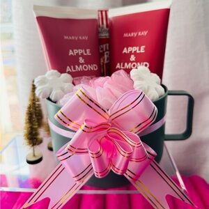 Mary Kay Apple & Almond Bath Set - Shower Gel & Body Lotion